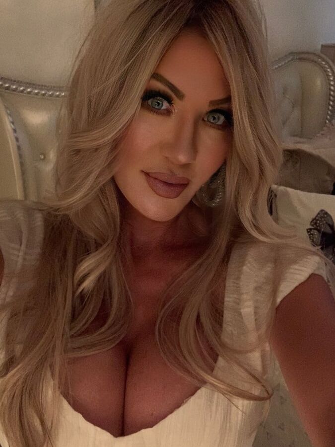 Glamorous Cougar
