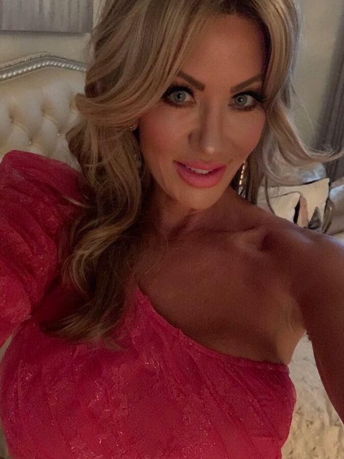 Glamorous Cougar