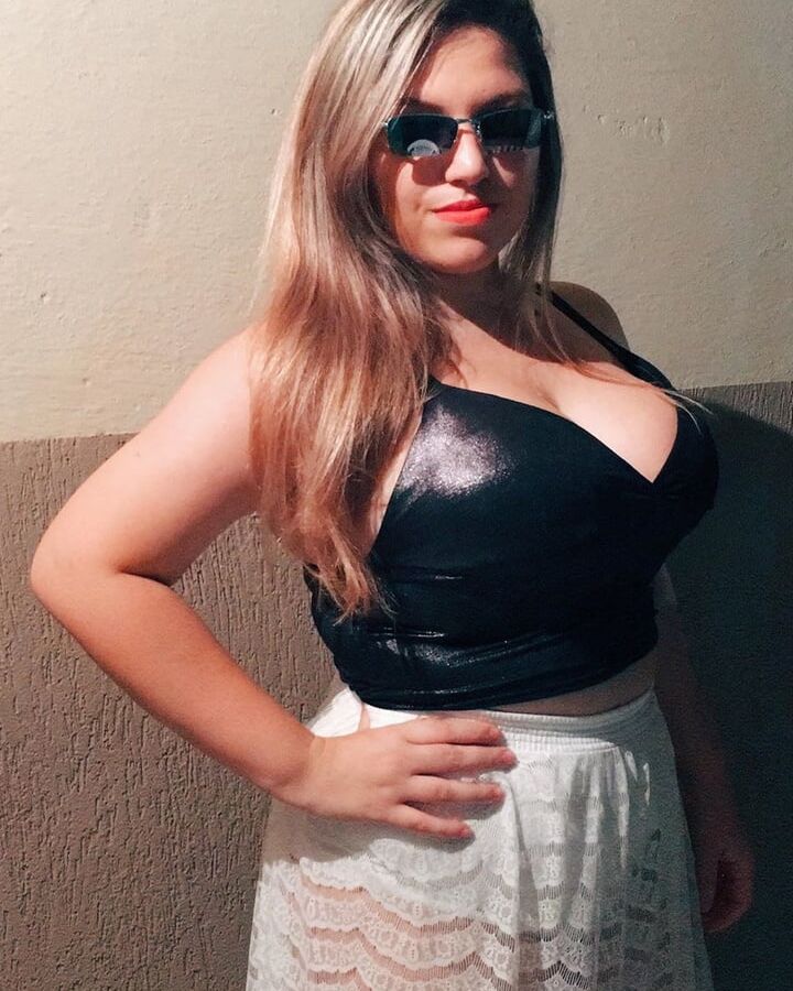 Gordinha branca peituda