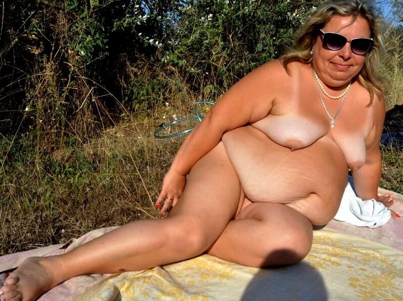 STUNNING WOMEN NAKED