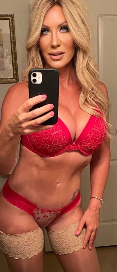 Glamorous Cougar