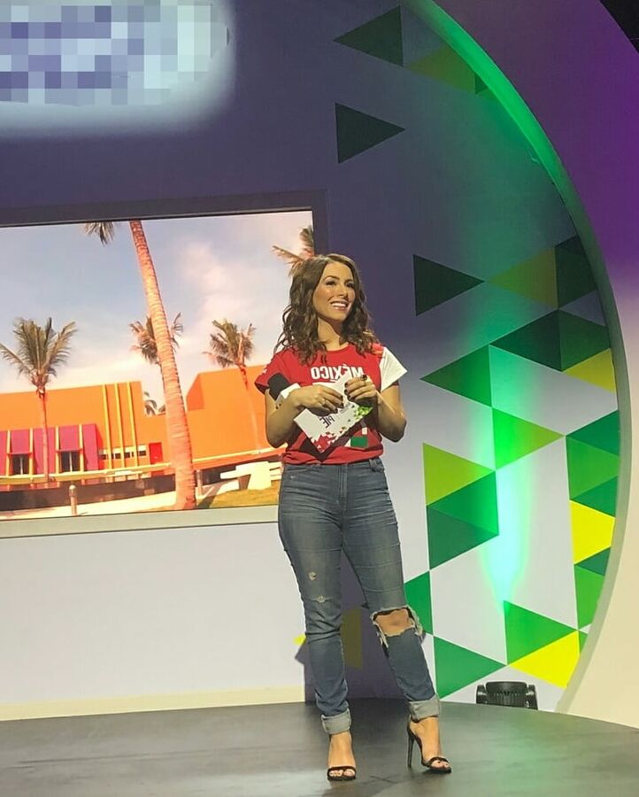 Claudia Lizaldi feet