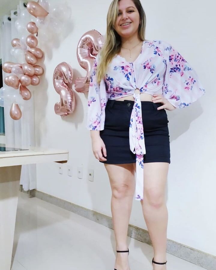 Gordinha branca peituda