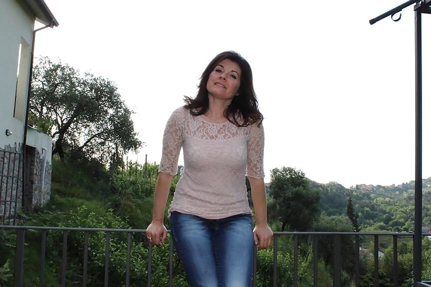 brunette top ms V