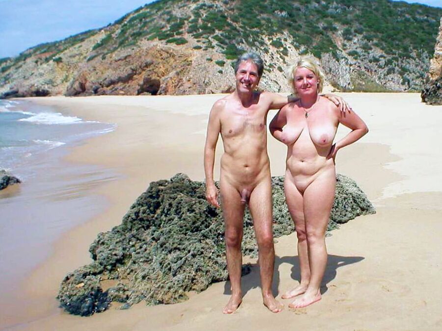 NUDE COUPLES