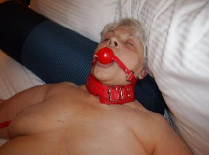 Granny in Pvc lingeri