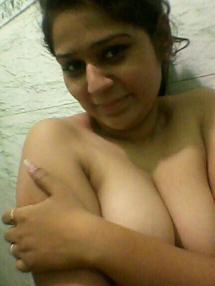indian girl nude topless selfies leaked