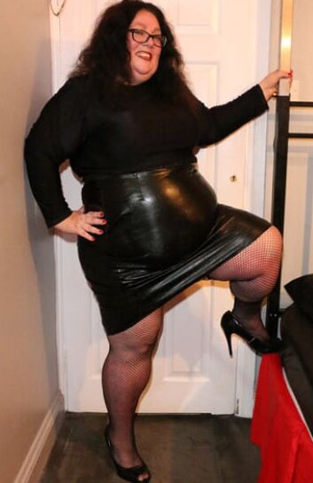 Granny in Pvc lingeri