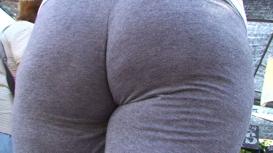 灰色のタイトな十代のお尻 GLUTEUS DIVINUS