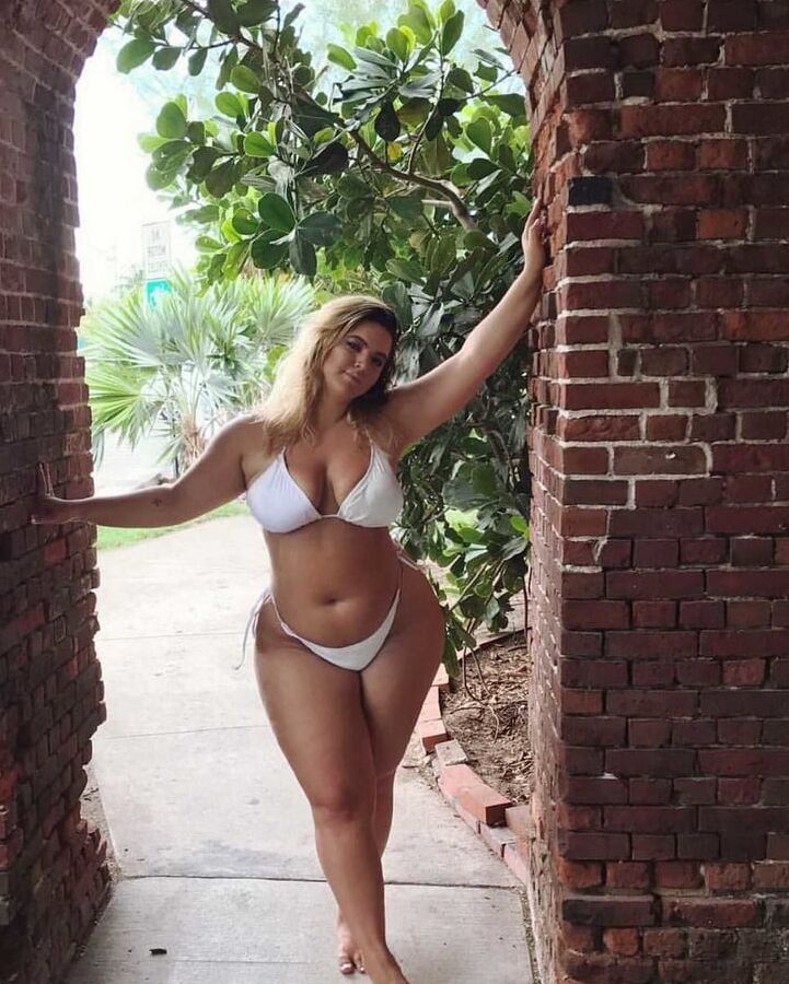 Fleshy curvy bikinis babes