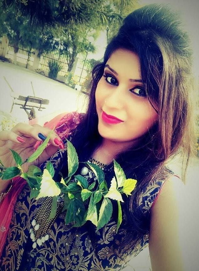 indian girl nude topless selfies leaked