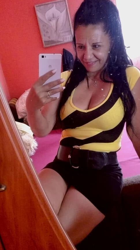 Jenny, sexy mom over