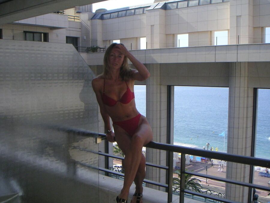 Nice Happy Brunette Milf