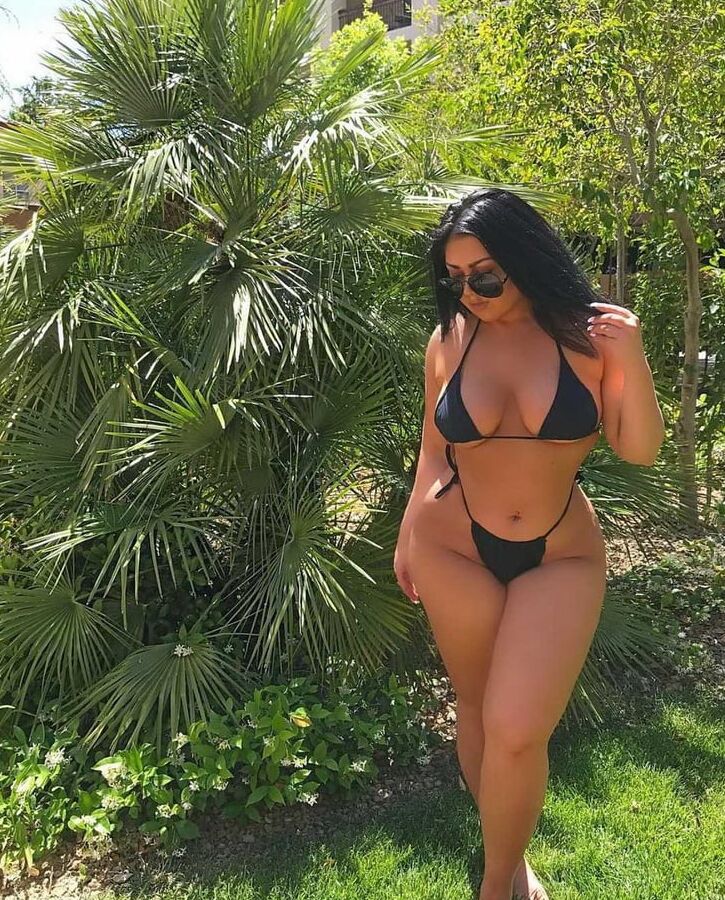 Fleshy curvy bikinis babes