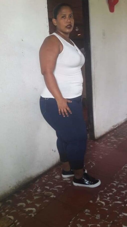 Morena nalgona