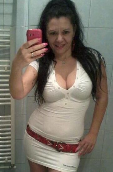 Jenny, sexy mom over