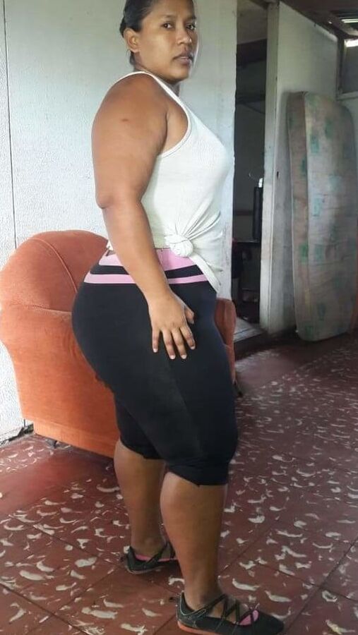 Morena nalgona