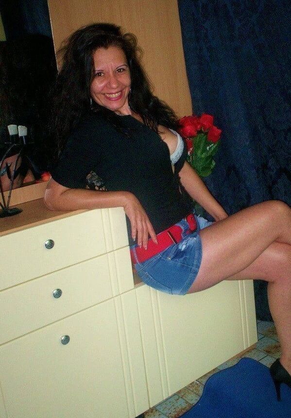 Jenny, sexy mom over