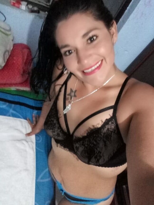 madurita de culiacan coqueta, morenita y de buen cuerpo