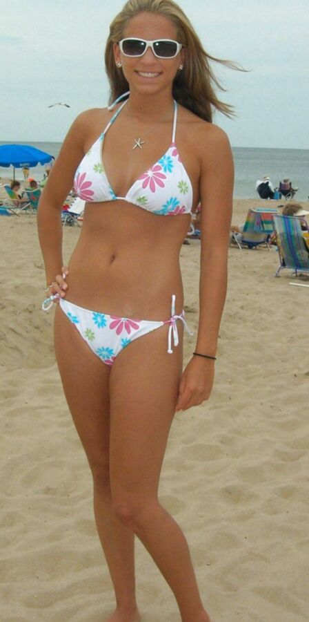 Hot amateur young babe Isa in beach dress