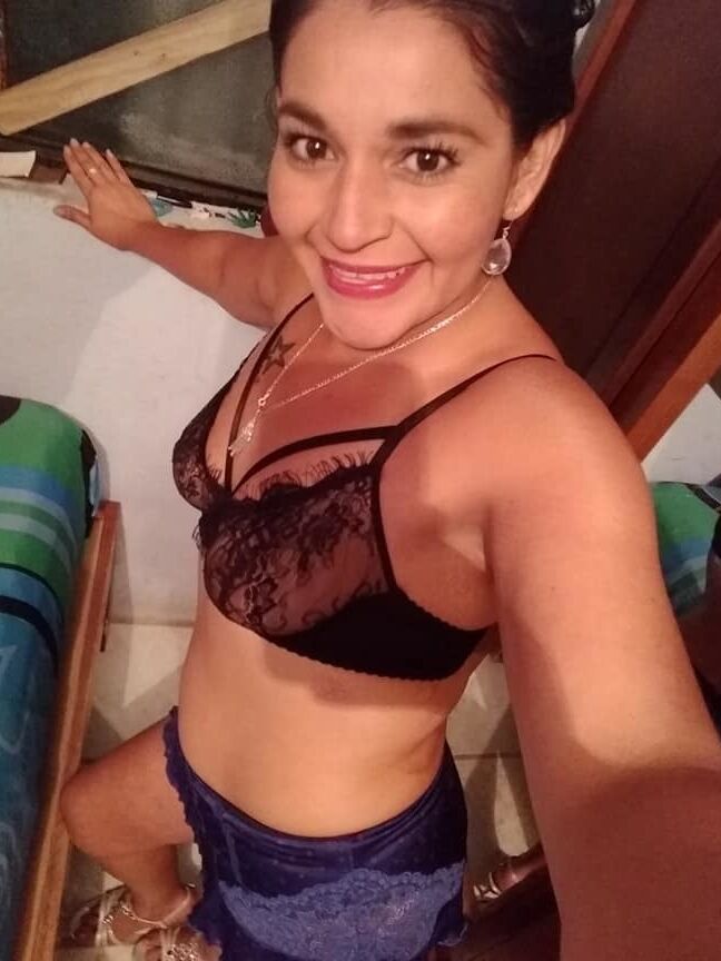 madurita de culiacan coqueta, morenita y de buen cuerpo
