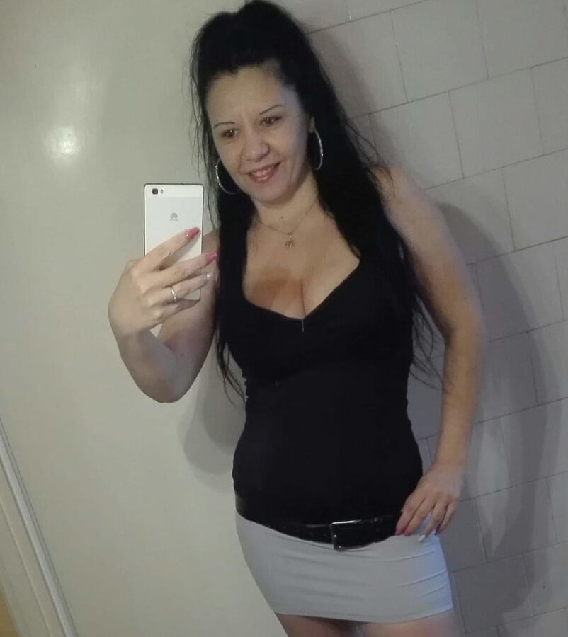 Jenny, sexy mom over