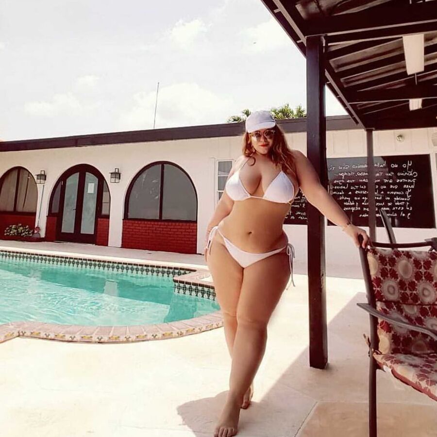 Fleshy curvy bikinis babes