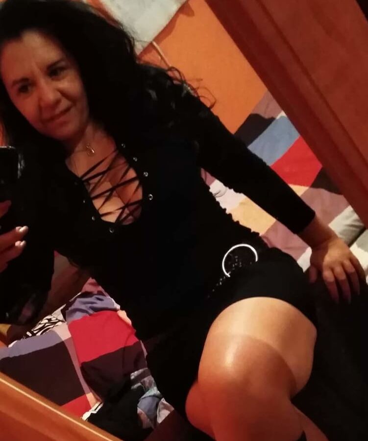 Jenny, sexy mom over