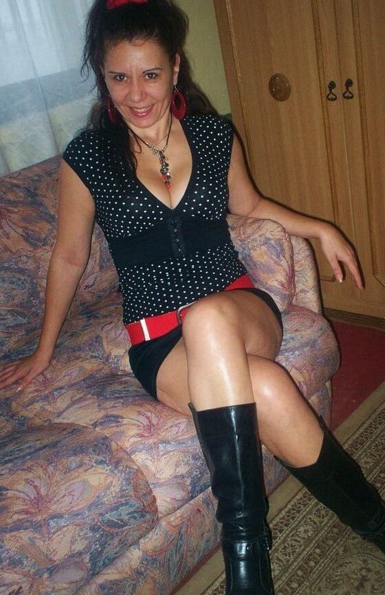 Jenny, sexy mom over