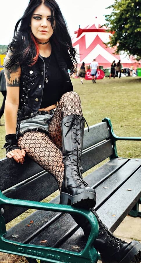 Metal Girls Like It Hard