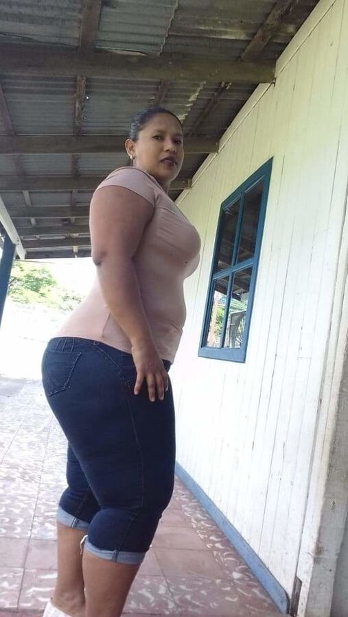 Morena nalgona