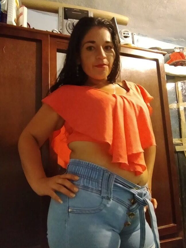 madurita de culiacan coqueta, morenita y de buen cuerpo