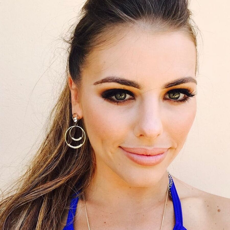 Adriana Chechik Instagram