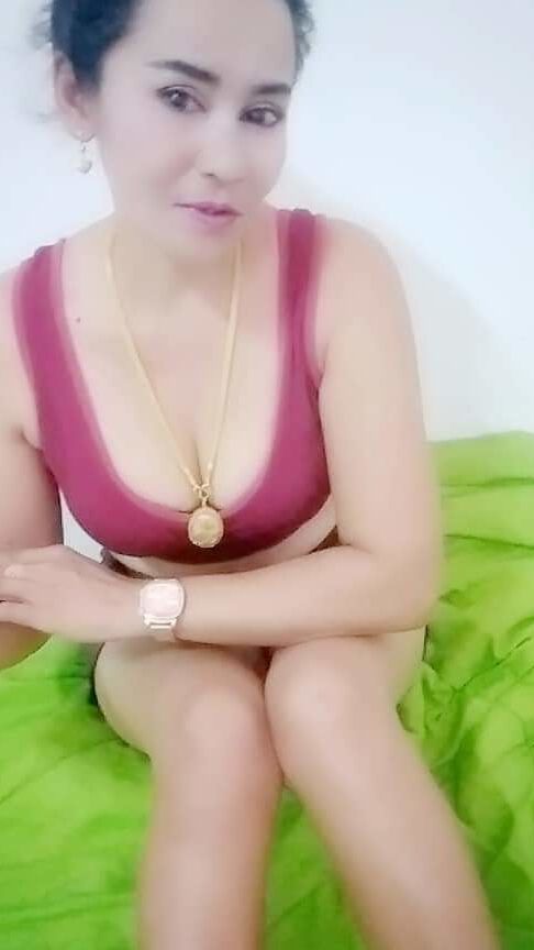 Janda, Tetek besar, Badan kecil