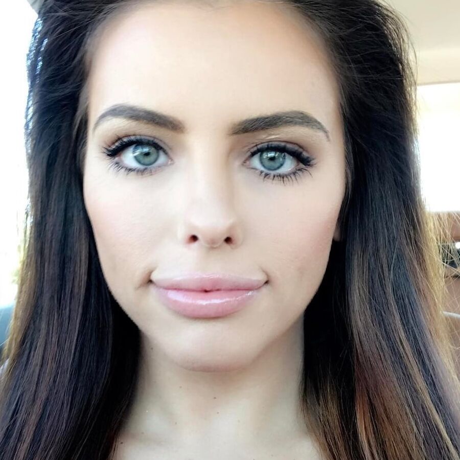 Adriana Chechik Instagram