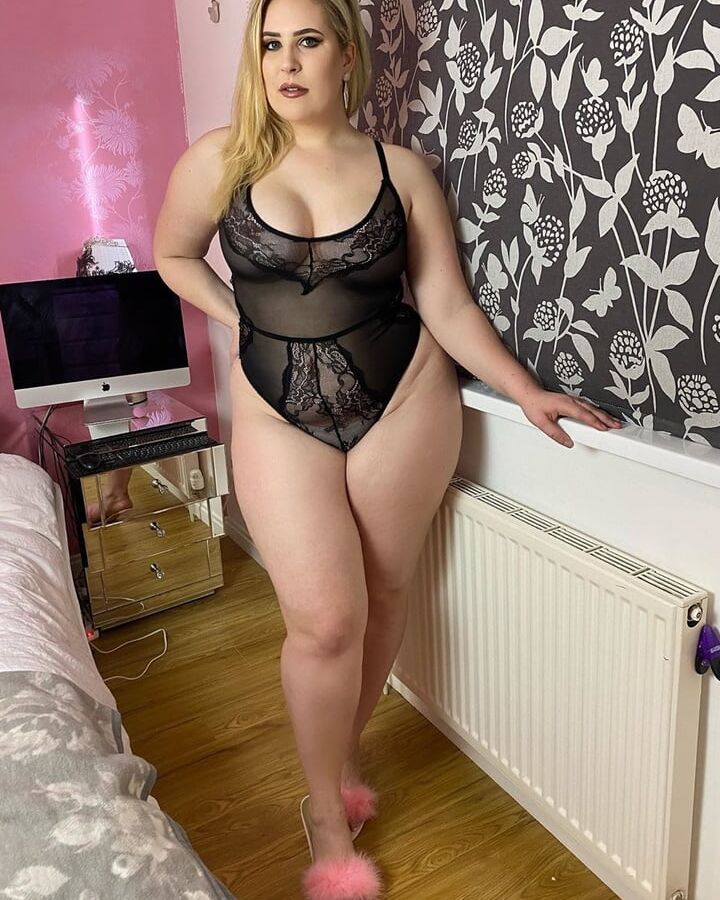 Sexy Nude English BBW Big Tits Big Ass