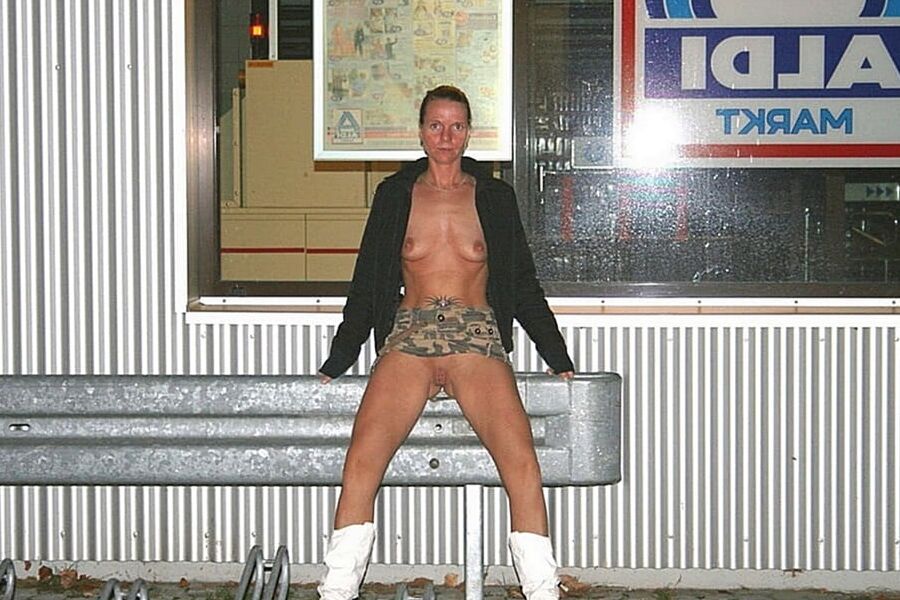 Matures &amp; MILF Exhib Public -- in Public Exhib