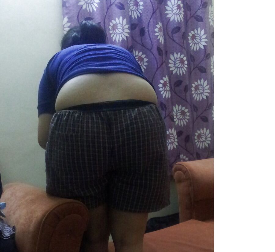 Wanking in the mother in laws knickers