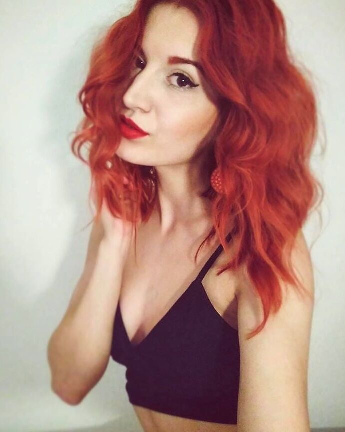 romanian ella nicole