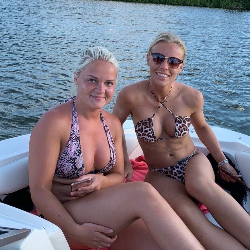 Hot Dutch amateur Laura in bikini and more