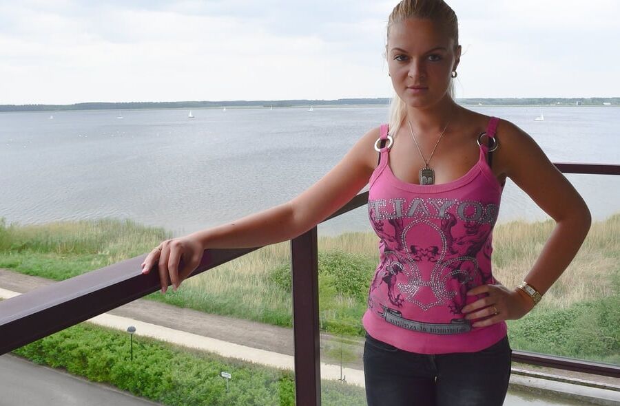 Hot Dutch amateur Laura in bikini and more