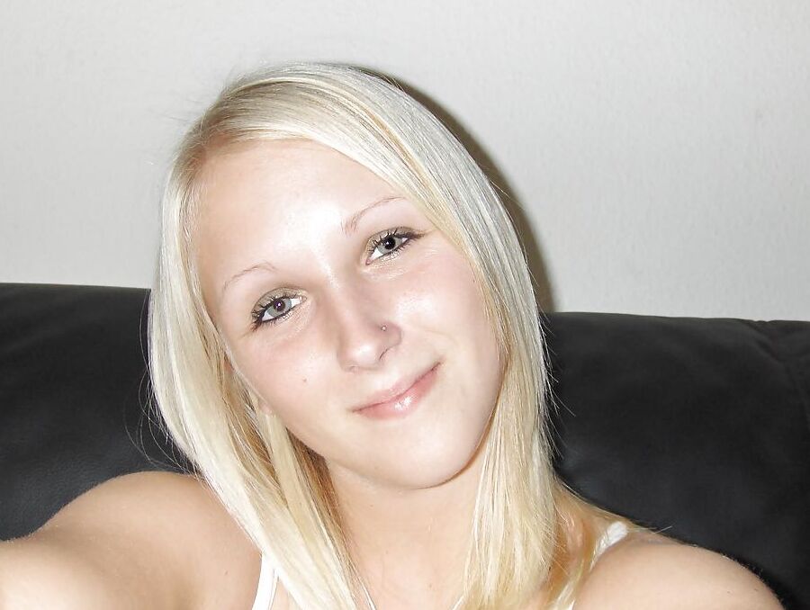 Slip von meine Freundin die sau mega geile nassen Slip