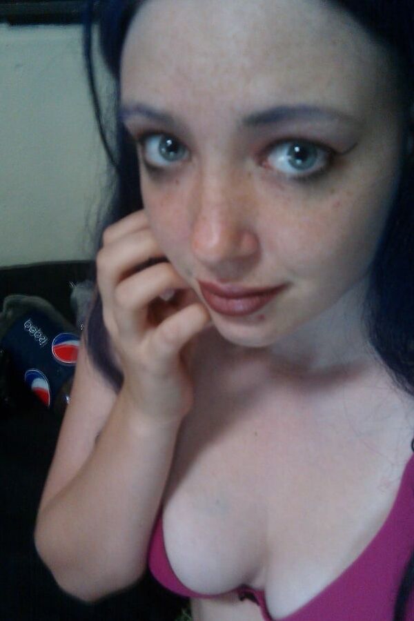 SexyBabe takes Selfpics