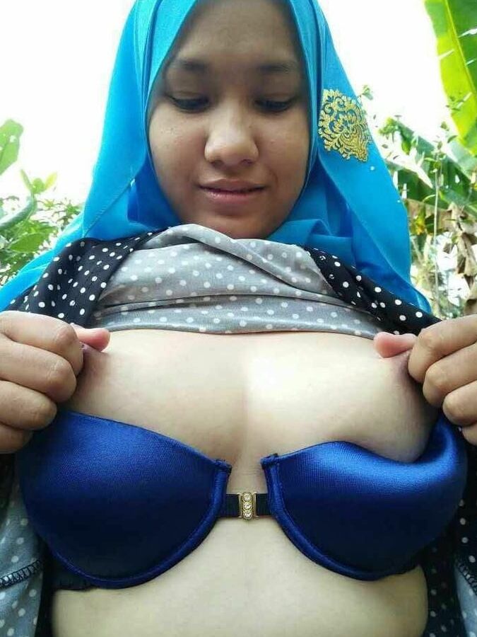 sexy asian hizabi babe