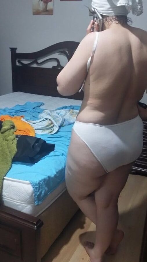 MILF GILF Gram Slag Mom Auntie