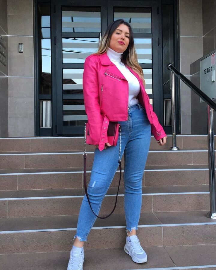 Serbian hot chuby girl big natural tits Ivana Obradovic