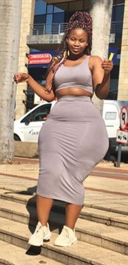 Sexy slim thick wide hip big booty pear Yolaan