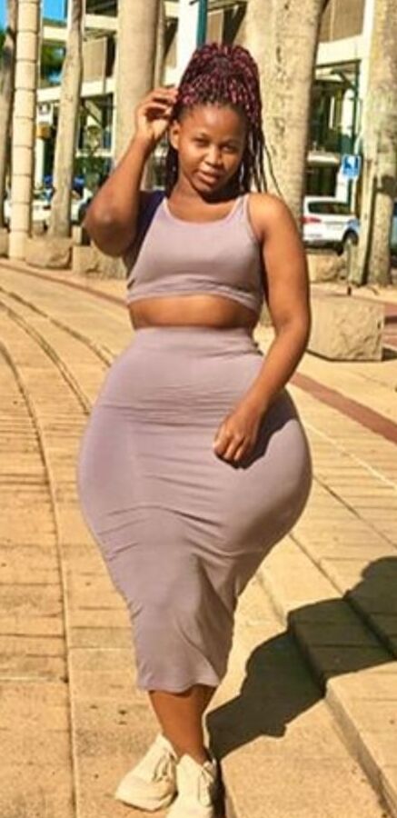 Sexy slim thick wide hip big booty pear Yolaan