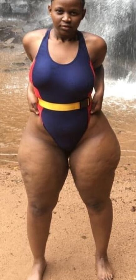 Sexy slim thick wide hip big booty pear Yolaan