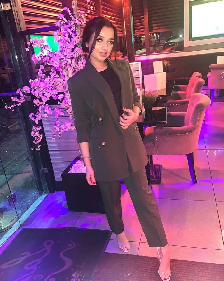 Paki with gorgeous feet
